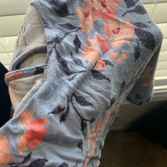 3 maternity shirts size Medium - Picture 4 of 4